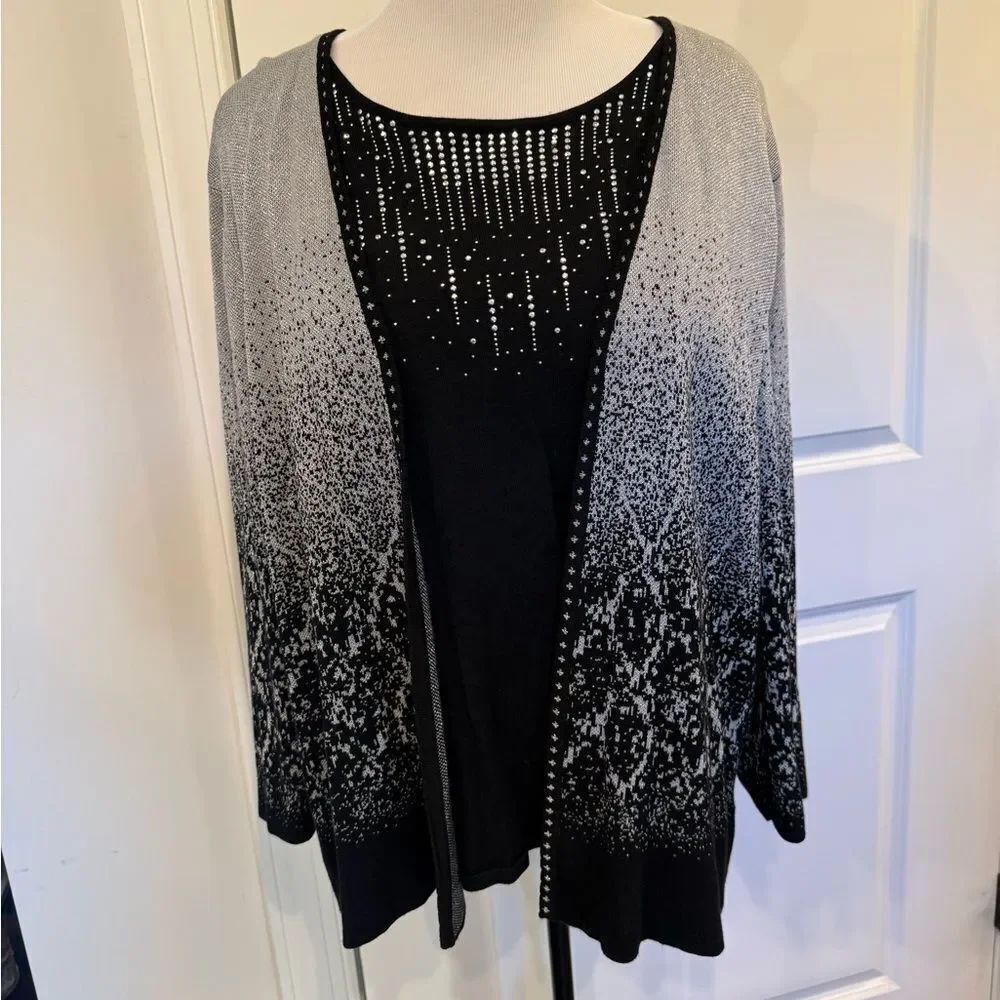 Alfred Dunner Black and Gray Tunic Top